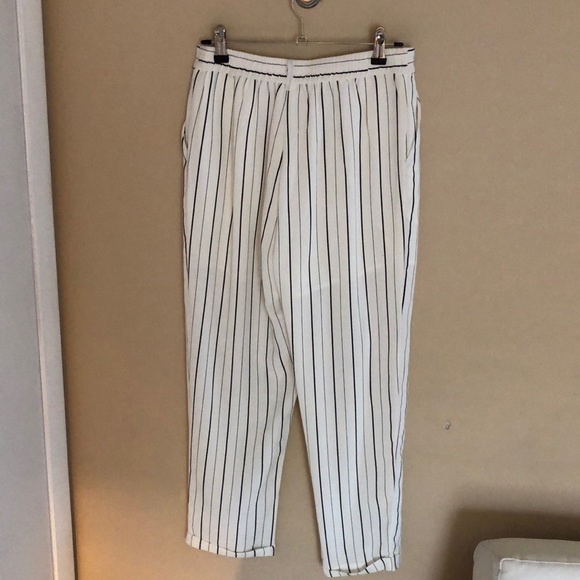 Trendy casual pants. Can be used for work/casual - Picture 2 of 2